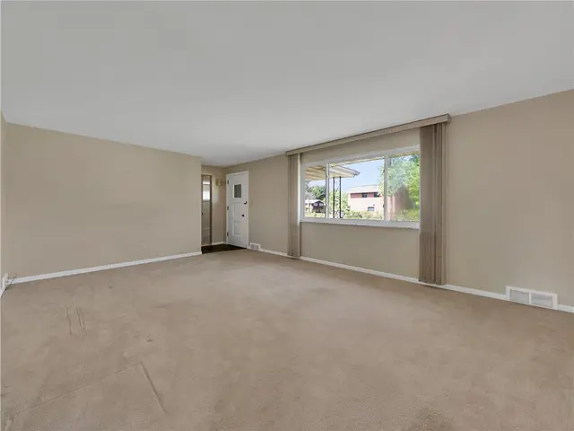 442 Englewood Dr gallery image 36