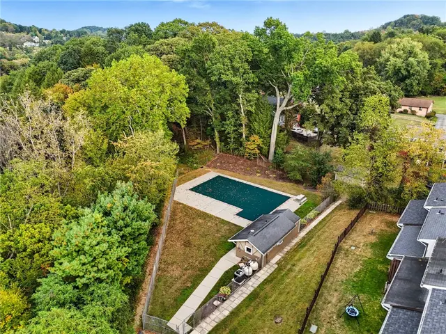 4433 Laurel Oak Drive gallery image 35