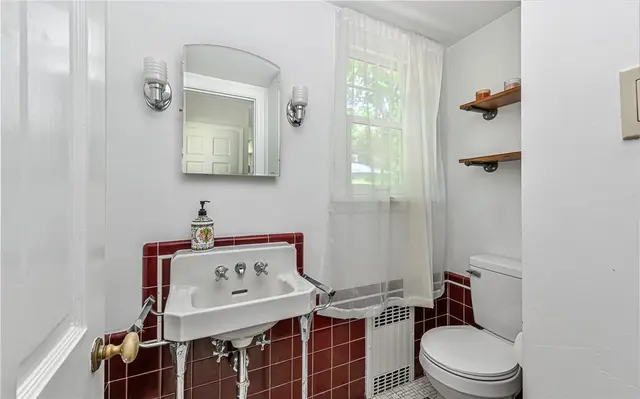 4461 Mount Royal Blvd gallery image 4
