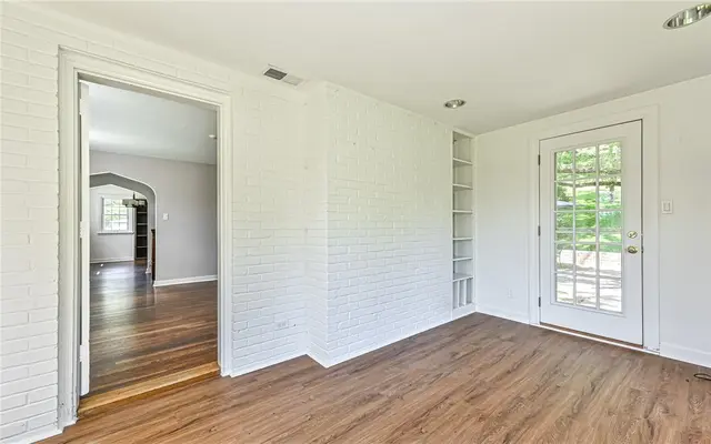 4461 Mount Royal Blvd gallery image 13