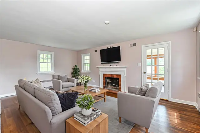 4461 Mount Royal Blvd gallery image 22