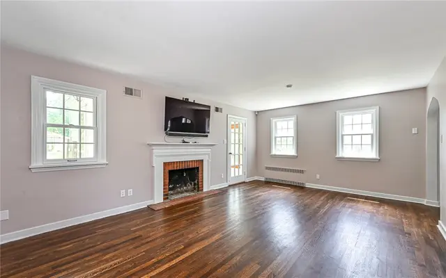 4461 Mount Royal Blvd gallery image 43