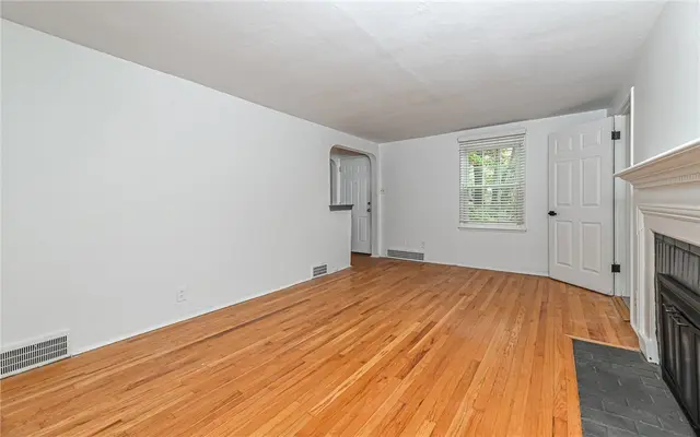 4466 Birchwood Lane gallery image 30