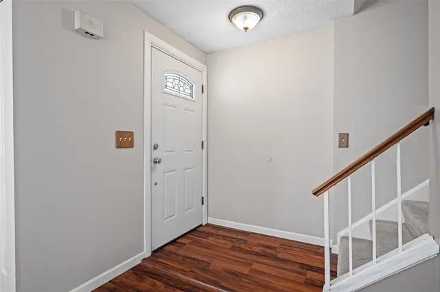 4467 Laurel Oak Dr gallery image 3