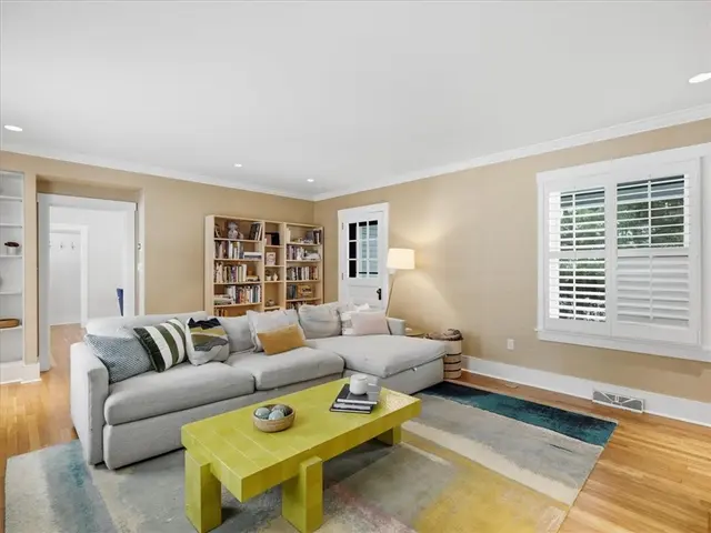 4506 Middle Rd gallery image 7