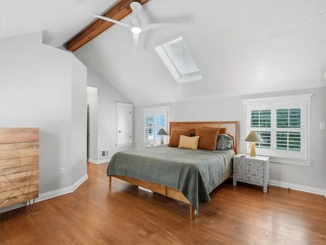 4506 Middle Rd gallery image 14