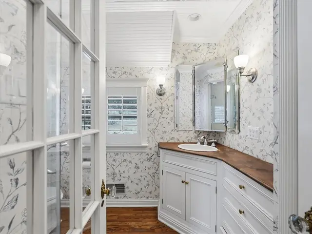 4506 Middle Rd gallery image 15