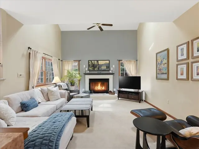 452 Tyburn Dr gallery image 4