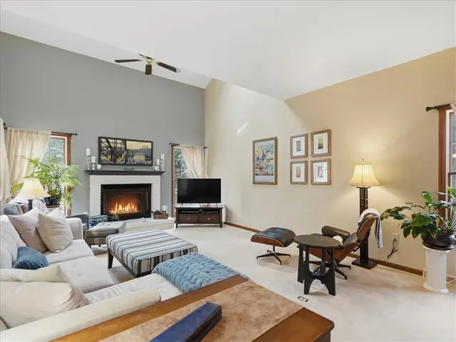 452 Tyburn Dr gallery image 5