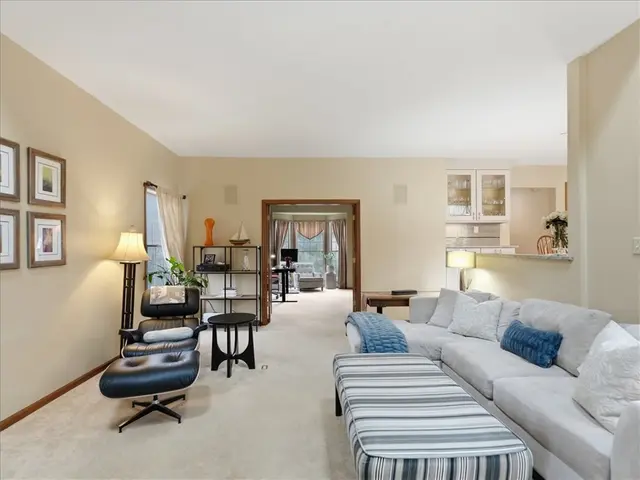 452 Tyburn Dr gallery image 6
