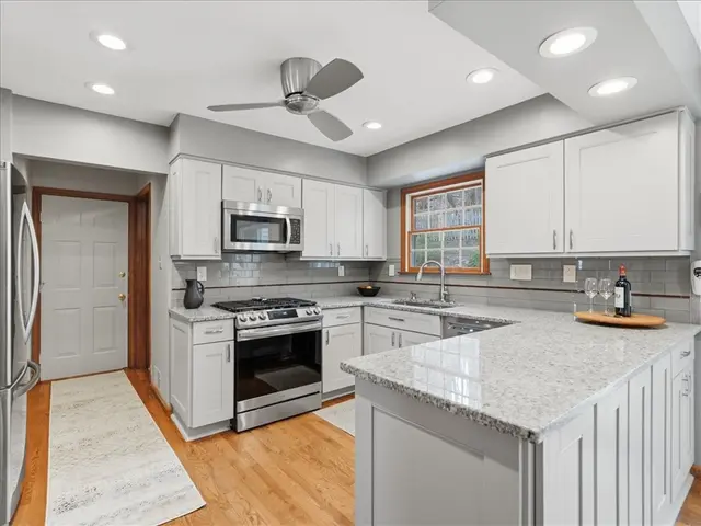 452 Tyburn Dr gallery image 9