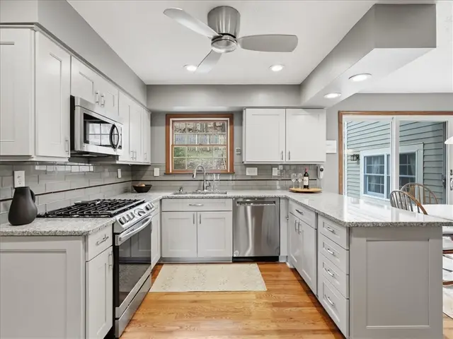 452 Tyburn Dr gallery image 10