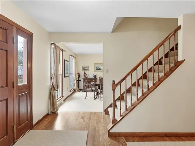 452 Tyburn Dr gallery image 14