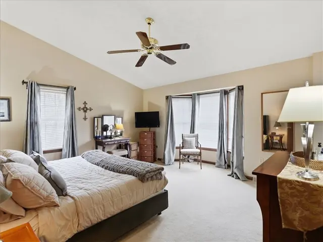 452 Tyburn Dr gallery image 15