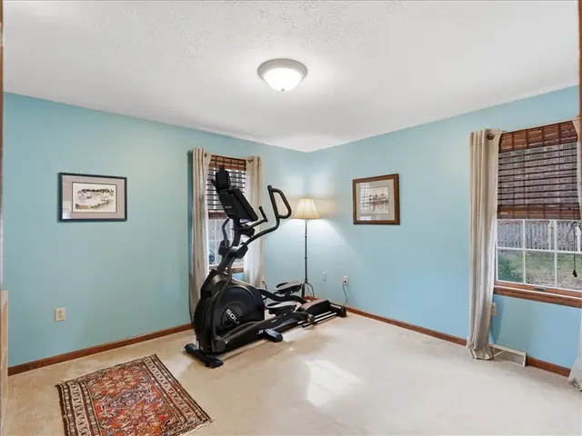 452 Tyburn Dr gallery image 18