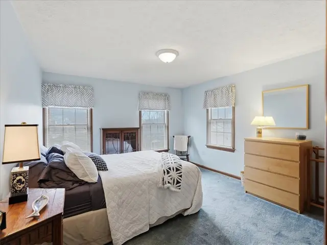 452 Tyburn Dr gallery image 19