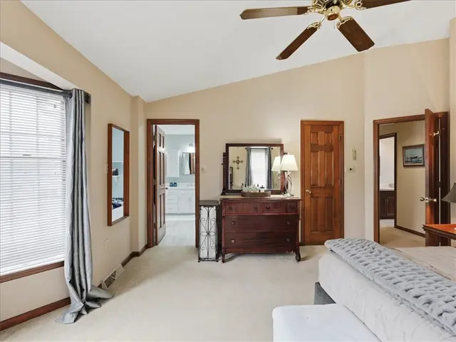 452 Tyburn Dr gallery image 20