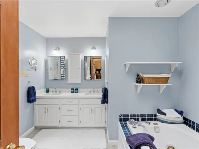 452 Tyburn Dr gallery image 21