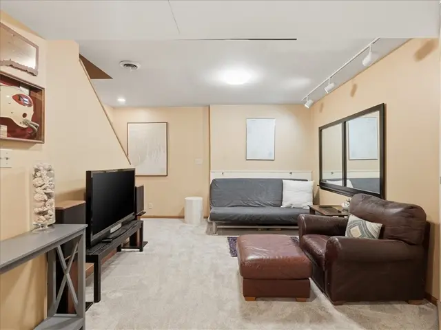 452 Tyburn Dr gallery image 27