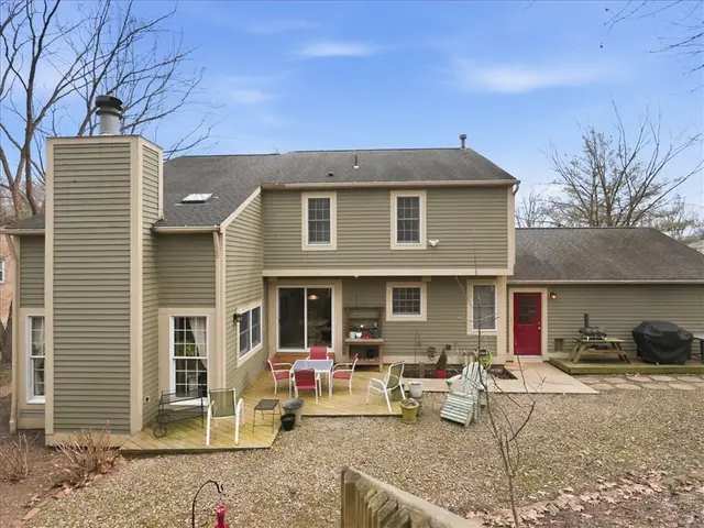 452 Tyburn Dr gallery image 28