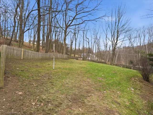 452 Tyburn Dr gallery image 32