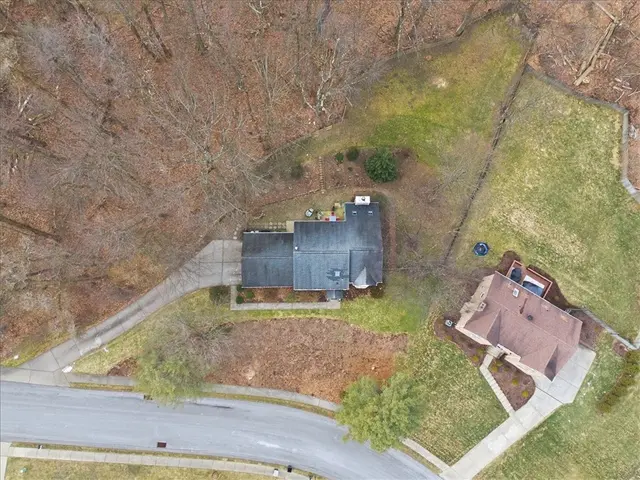 452 Tyburn Dr gallery image 34