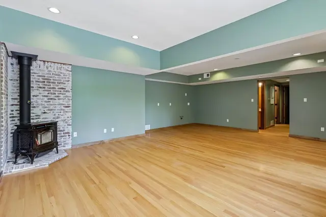 4525 Middle ROAD gallery image 6