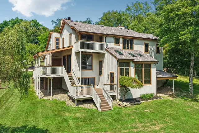 4525 Middle ROAD gallery image 9