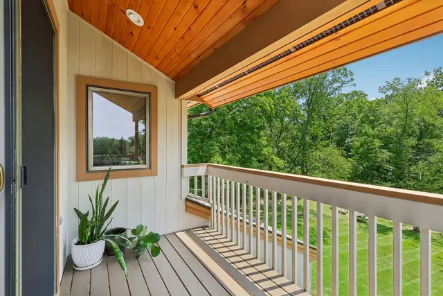 4525 Middle ROAD gallery image 13