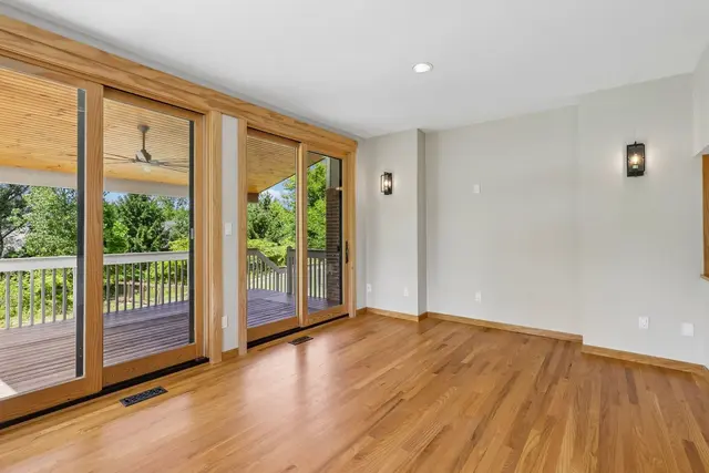 4525 Middle ROAD gallery image 21