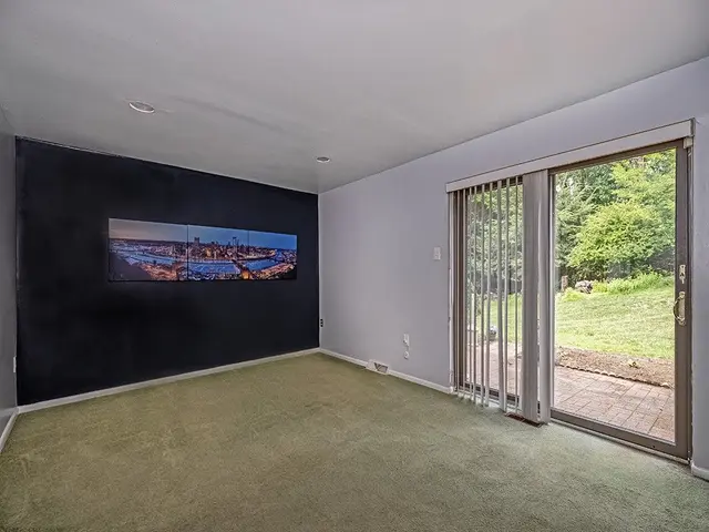 454 Willow COURT gallery image 3