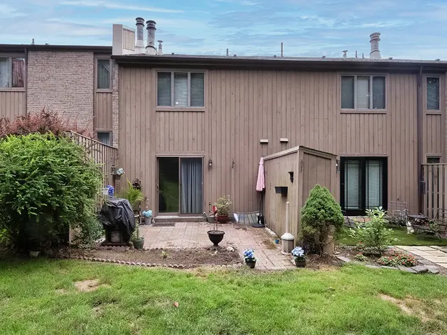 454 Willow COURT gallery image 4