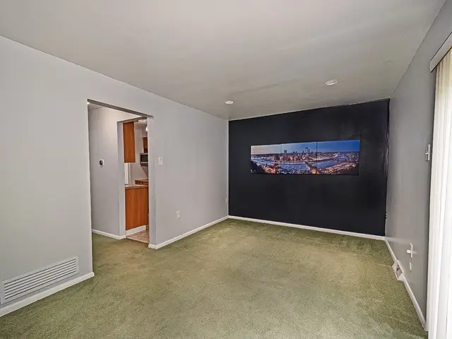454 Willow COURT gallery image 5
