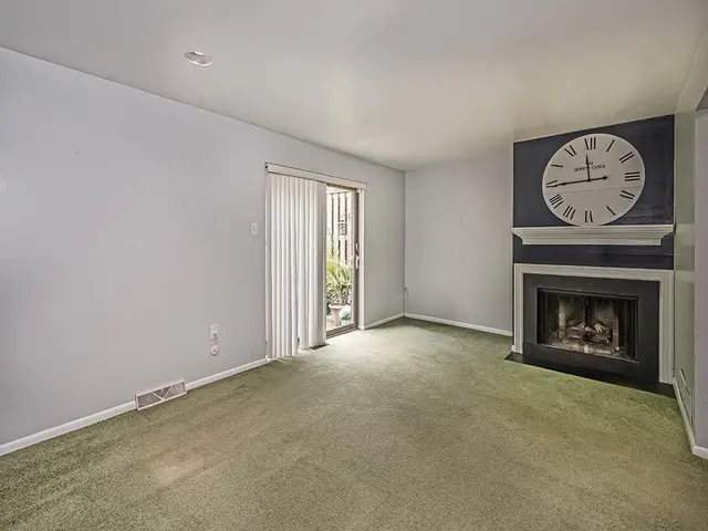 454 Willow COURT gallery image 6