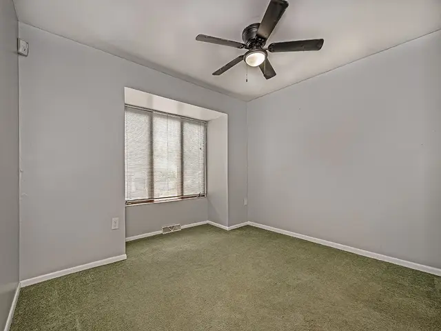 454 Willow COURT gallery image 8
