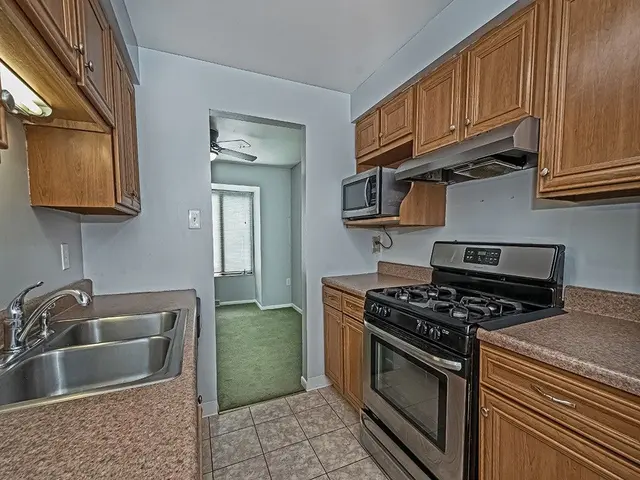 454 Willow COURT gallery image 9