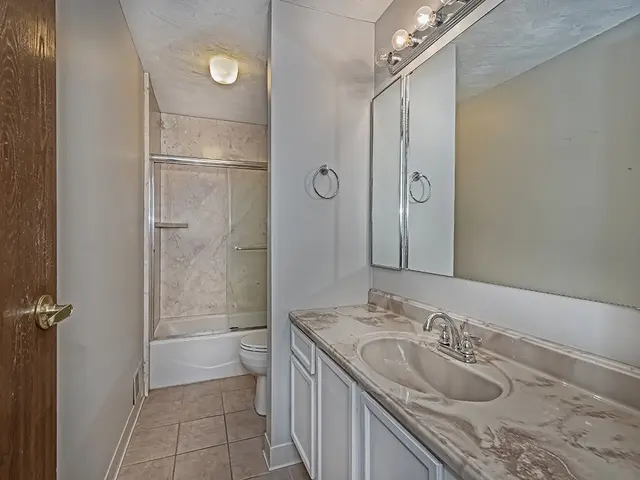 454 Willow COURT gallery image 10
