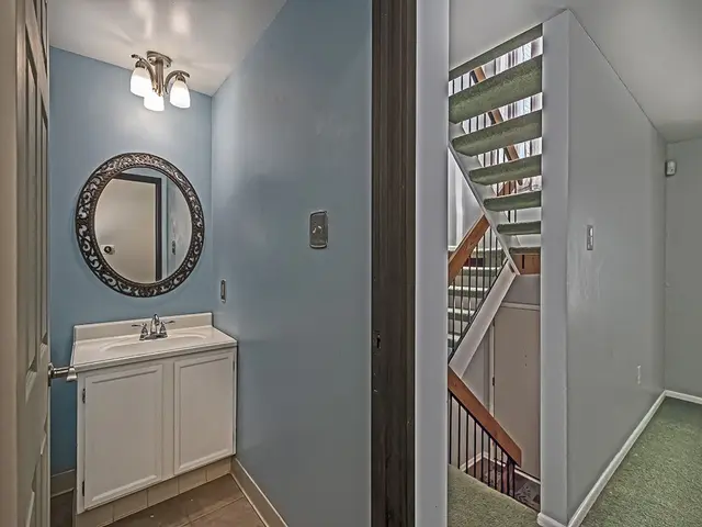 454 Willow COURT gallery image 11