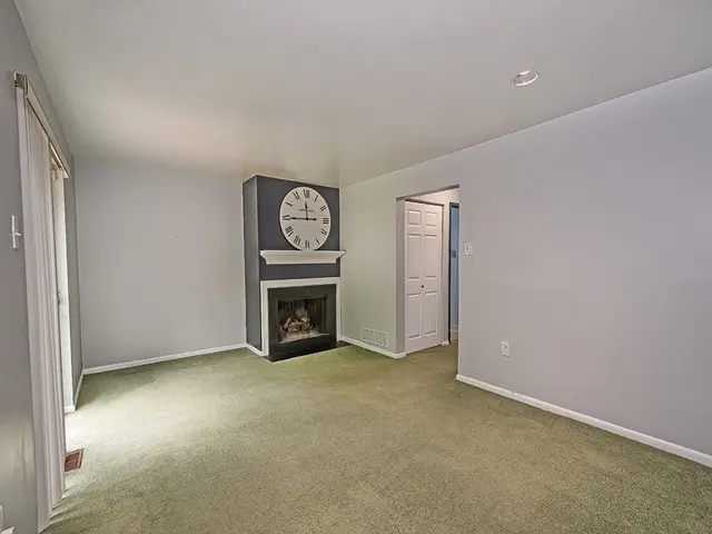 454 Willow COURT gallery image 16