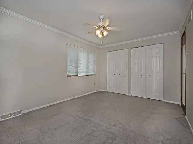 454 Willow COURT gallery image 17
