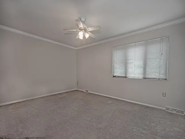 454 Willow COURT gallery image 18