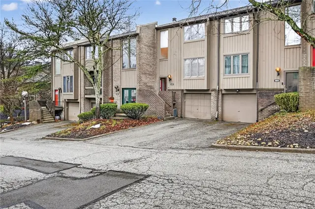 463 Cherry Court gallery image 3