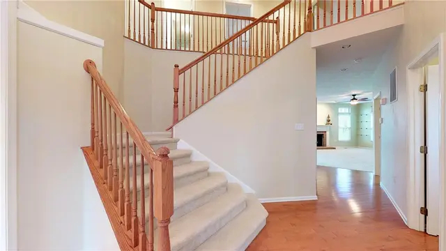 466 Jenny Dr gallery image 2