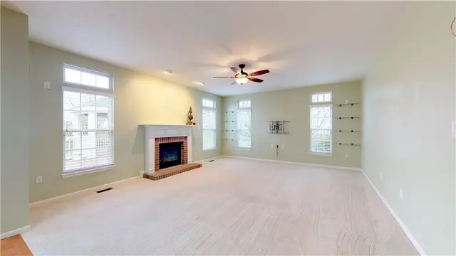 466 Jenny Dr gallery image 4