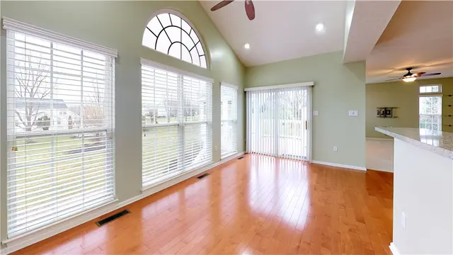466 Jenny Dr gallery image 7