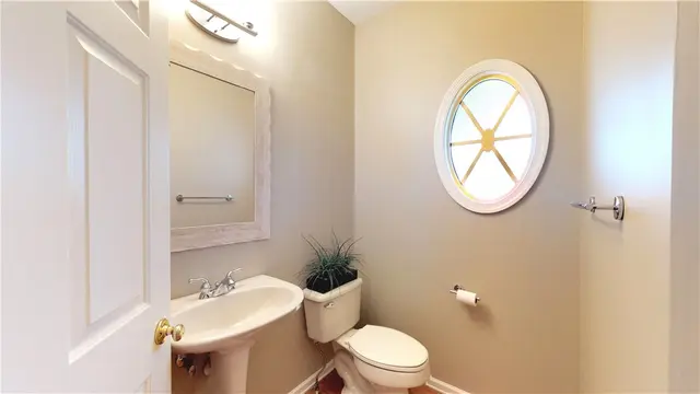 466 Jenny Dr gallery image 8