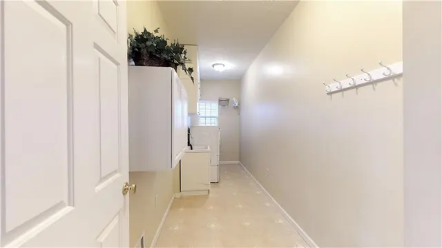 466 Jenny Dr gallery image 9