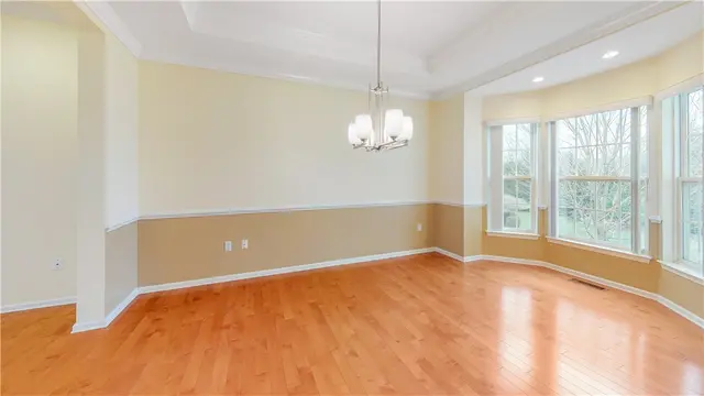 466 Jenny Dr gallery image 10