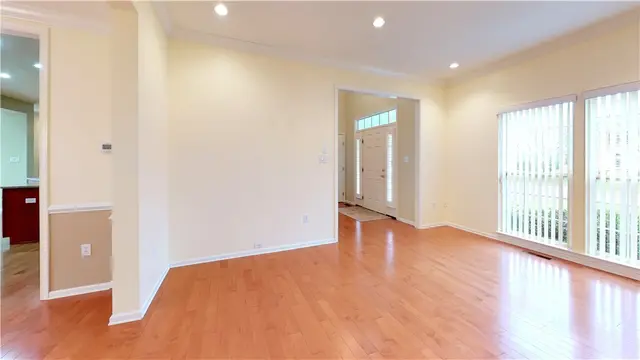 466 Jenny Dr gallery image 11
