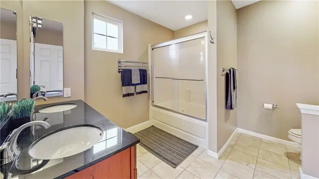 466 Jenny Dr gallery image 13